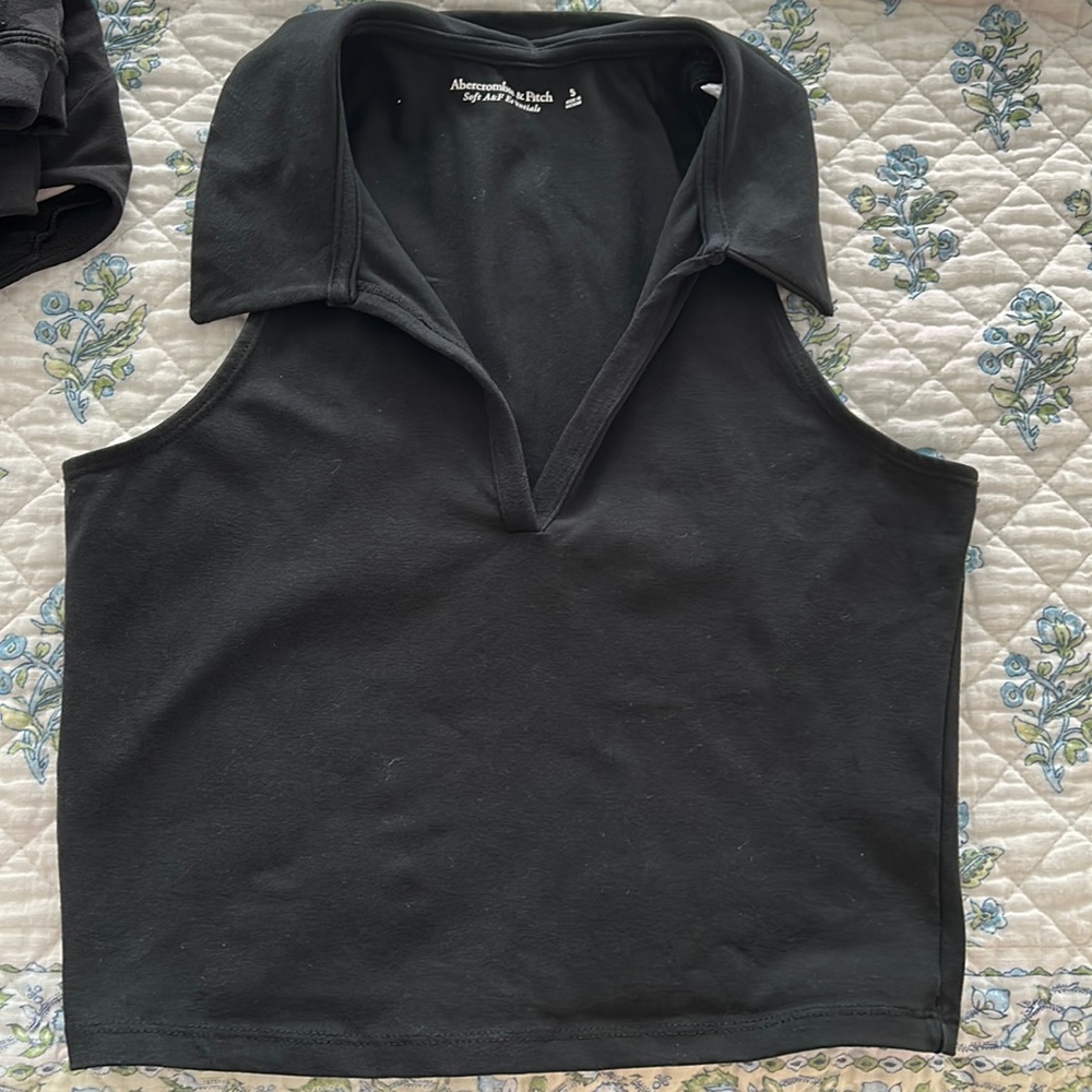 A&F soft essentials crop collared shirt